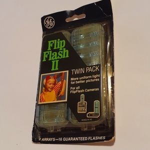 Vintage NOS GE Flip Flash 2 Twin Pack Camera Bulbs